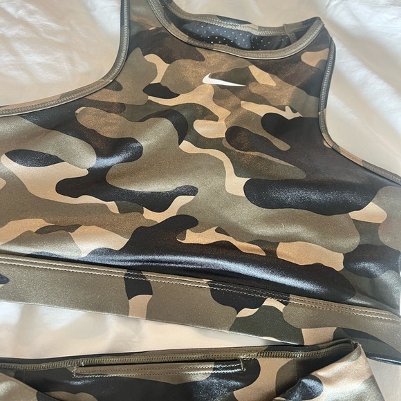 Nike Camo leggings and bra top - Picture 2 of 6